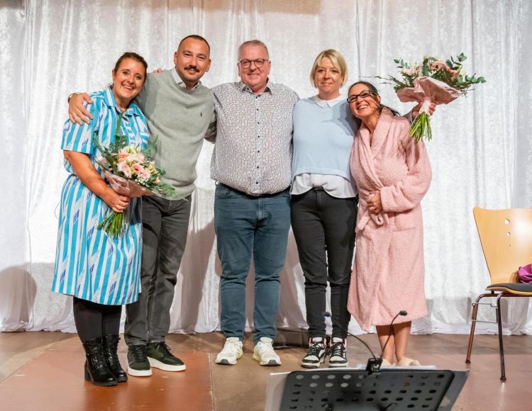 Foto: Gemeindeverwaltung Budenheim
Von links: Claudia Thiel, Volcan Tügen, Bürgermeister Stephan Hinz, die mitgereiste Technikerin und Anke Brausch.
