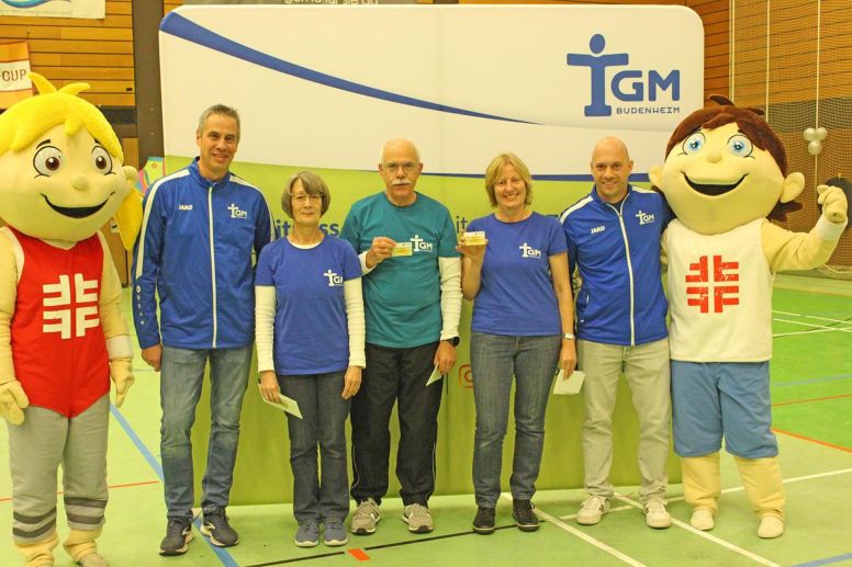 Ralf Reifenberg, stellv. Vorsitzender der TGM, Beate Schultheis, Andreas Schultheis, Carolin Berg, Marc Schultheis, 1. Vorsitzender der TGM, plus die Turnmaskottchen Tim & Trixi (v.l.n.r.).