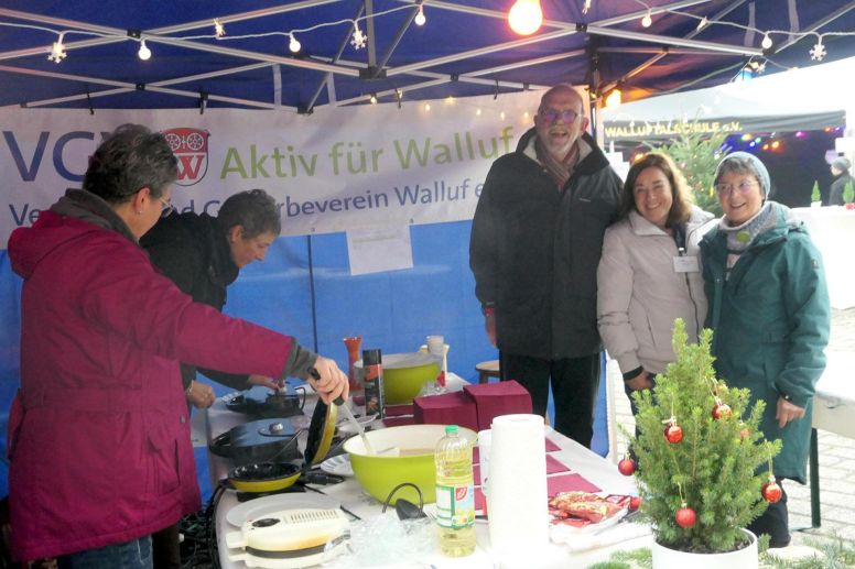 Der VGV ist Träger des Weihnachtsmarktes. Hinten im Bild der 1. Vorsitzende.