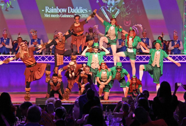 Das Männerballett "Rainbow Daddies".