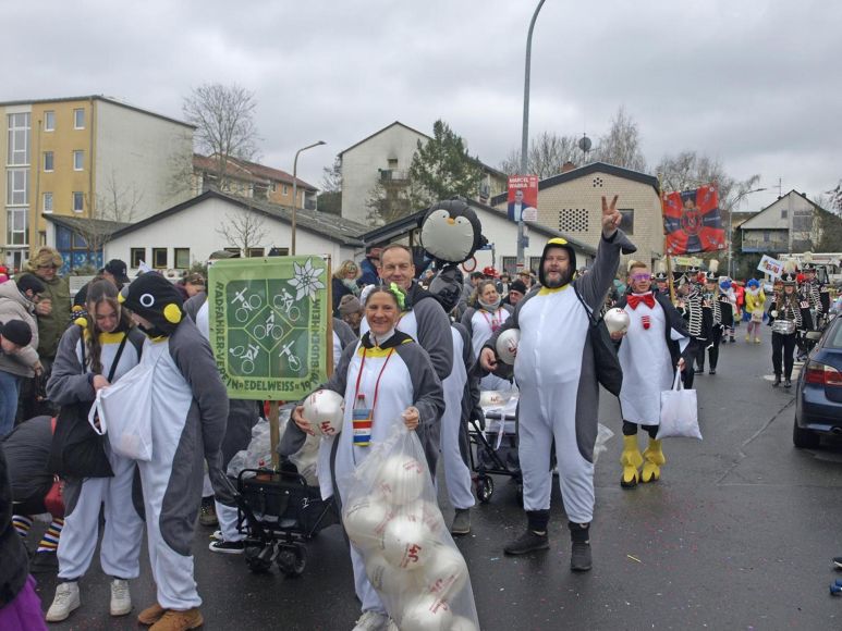 Immer ein Stimmungsgarant im Zug: die Truppe vom RVE.