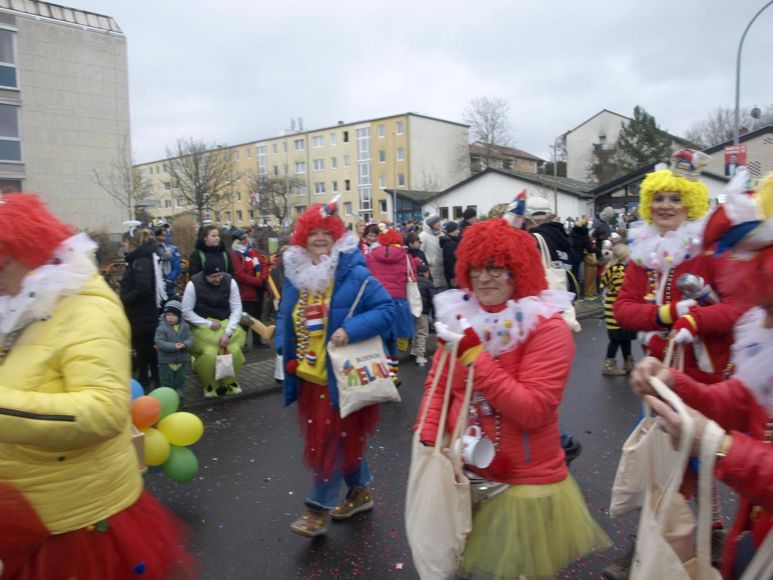 Immer gern gesehene Zugteilnehmer sind die Schnorrerfrauen.