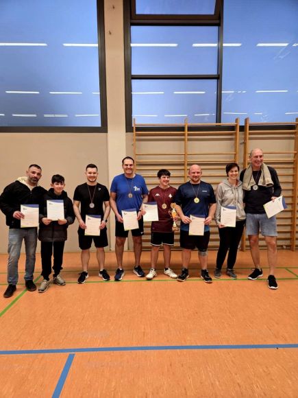 Fotos: Alexandra Photography
Die Gewinnerinnen und Gewinner mit ihren Urkunden.