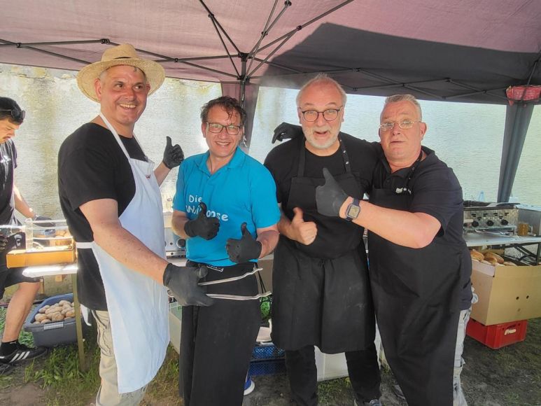 Foto: Stephan Schuth
Die Woinoose grillen am 1. Mai um die Wette.