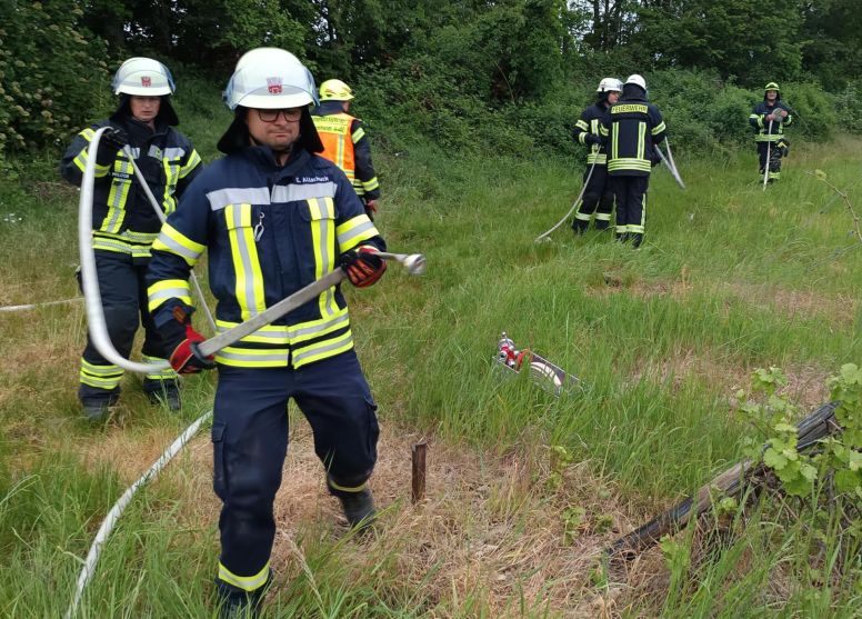 Die Einsatzkräfte rückten dem Brand mit zwei C-Rohren und zwei D-Rohren zuleibe.