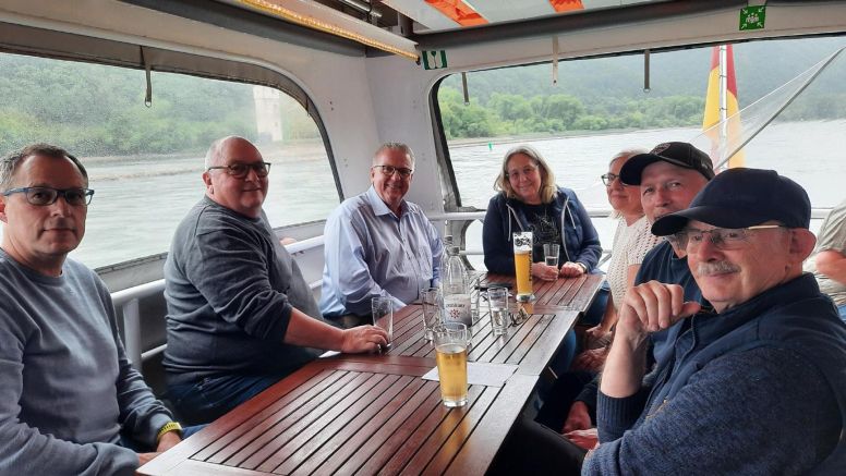 Der Bürgermeister mit den Ehemaligen.
