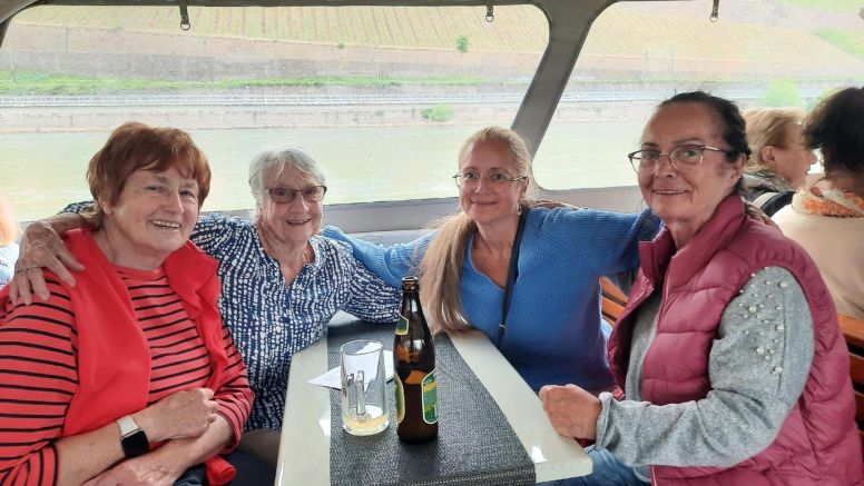 Eine lustige Frauengruppe war auch an Bord.