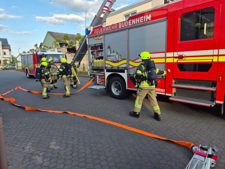 Übungsdienst auf dem Feuerwehrgelände.