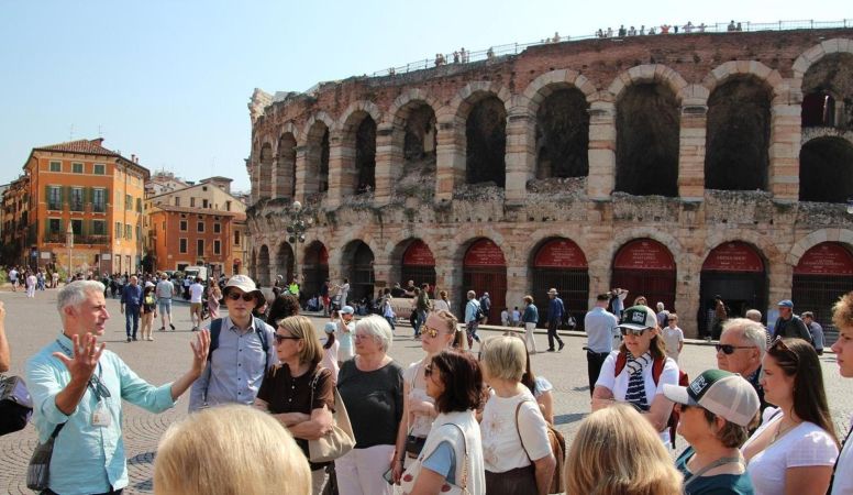 Gästeführer Daniele zeigte der Gruppe sein Verona.