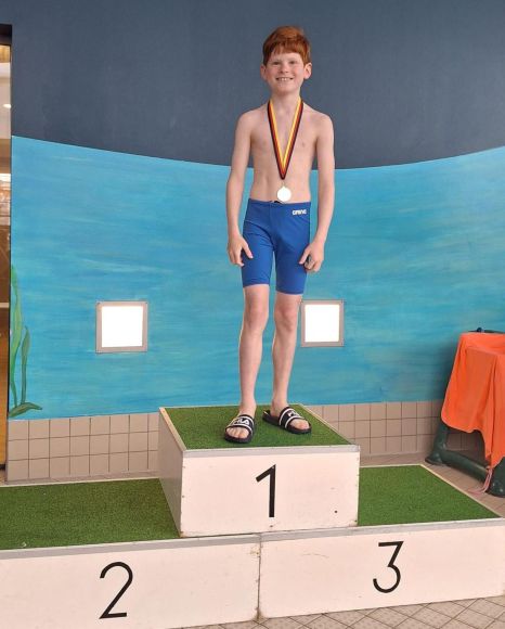 Maximilian Fischer ist Schnellster über 100 m Brust in 1.48,01 Min.