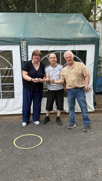 Auf dem Boulodrome der DFG am Uhlerborner Weg wurde die ein oder andere Partie Pétanque gespielt.