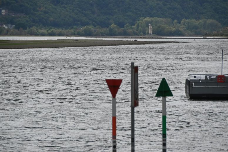 Die Pegel des Rheins sind zuletzt etwas gestiegen. Eine kurzfristige Entspannung für die Berufs- und Sportschifffahrt ist allerdings nicht in Sicht.