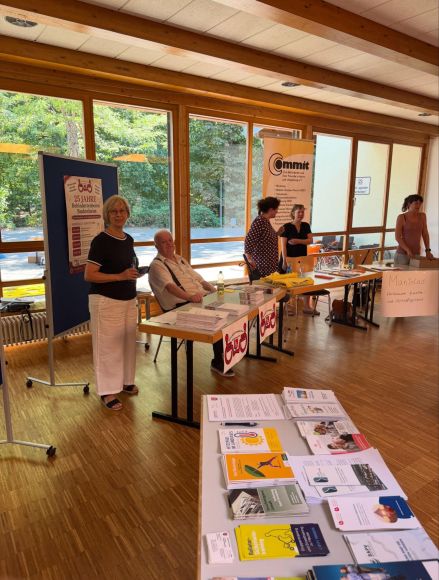 Foto: Arno Kleemann
Die verschiedenen Vereine und Organisationen nutzen das Jubiläum des Behindertenbeirates, um über ihre Arbeit zu informieren.