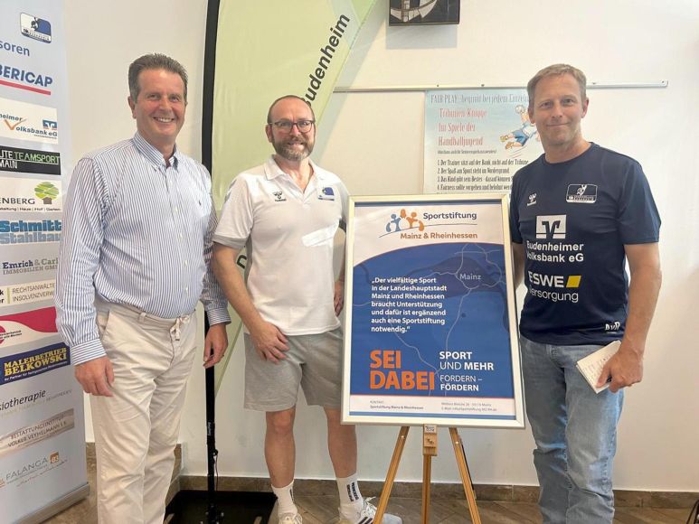 Foto: DJK SF Budenheim
Stiftungsvorsitzender Hans Beth mit den Organisatoren Dirk Rochow und Andreas von Römer