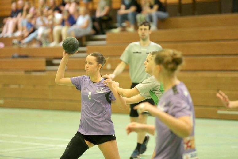 Fotos: DJK SF Sportfreunde
Annabell Hattemer mit Blick für die nächste Aktion.