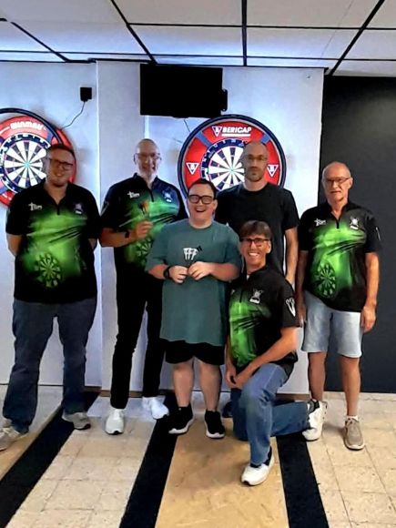 Foto: Just Darts Budenheim
Von links: Tim Veith, Jürgen Lotz, Jannik Rheingans, Andreas Roos, Thomas Belkowski und Peter Neutag.
