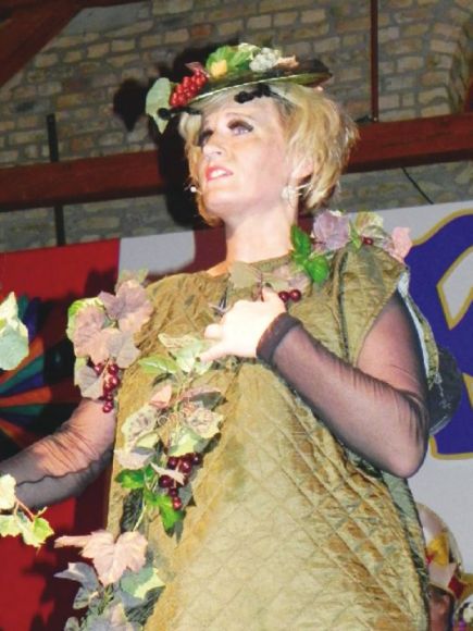 Bild: hhs
Als Rüdesheimer Reblaus agierte Sonya Crecelius.