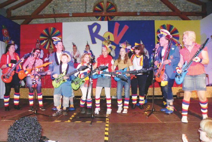 Bild: hhs
Stimmungskanonen: Die „dollen 13“ sangen vom „alten Fieber".