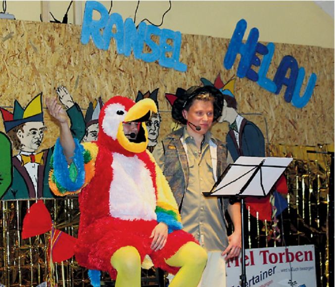 Bild: rf
"Der Bauchredner" und sein vorlauter Vogel.