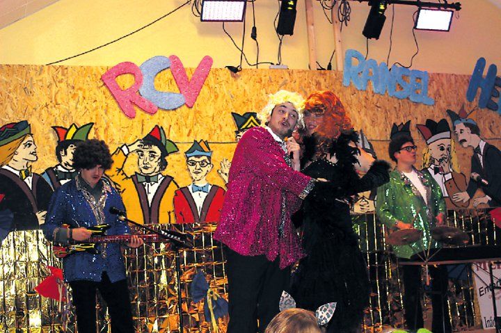 Bild: rf
Die "Ausgeflippten" mit weiblicher Begleitung bei ihrem Flipper's-Medley.