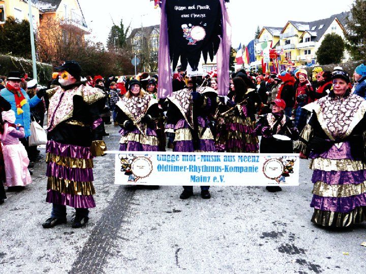 Bild: mh
„Die Gugge mol Musik“ der Oldtimer-Rhythmus-Kompanie Mainz präsentierte Augen- und Ohrenschmaus zugleich.