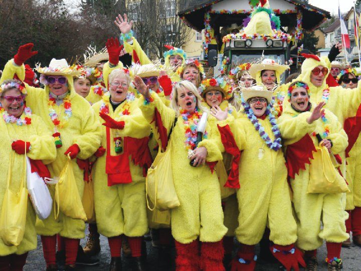 Bild: mh
Die Rauenthaler Reschhinkel waren beim Eierlegen in bester Stimmung.