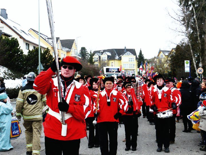 Bild: mh
Der Spielmannszug Singhofen heizte immer wieder die Stimmung mit Gassenhauern an.