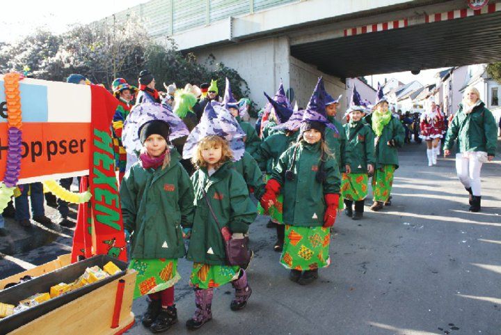 Bild: sf
Die kleinen Tänzer der Erbacher Hexen, die Stoppel und Hoppser.