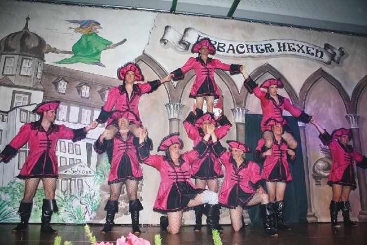 Bild: sf
Die Rauenthaler Berschböbbscher mit ihrem Piratentanz.