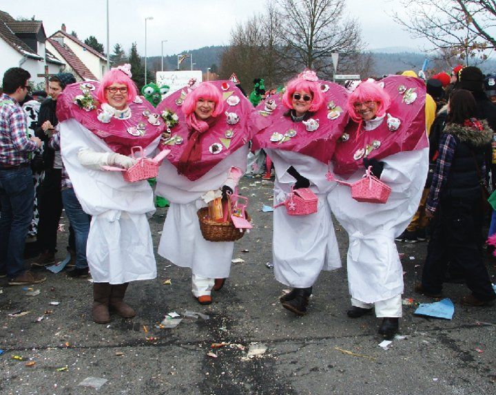 Bild: sm
Wandelnde Caféhaustischchen: Die Schlappeberjer Sahnetörtcher.
