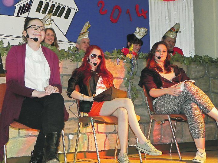 Drei „Herzblätter“ standen beim Sketch der JCV-Jugend zur Auswahl.