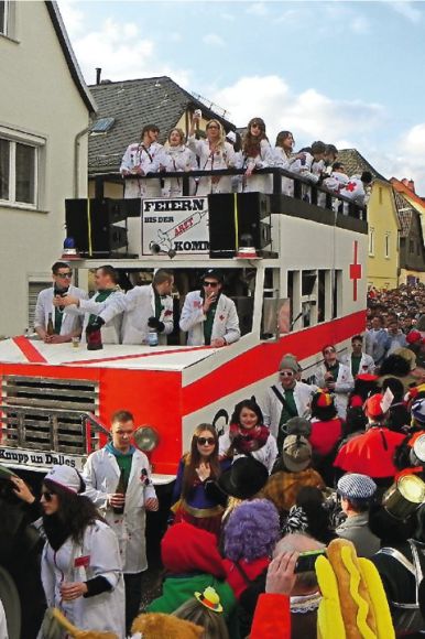 Party pur bei den Rheingauer Jugendlichen unter dem Motto „Feiern bis der Arzt kommt“.