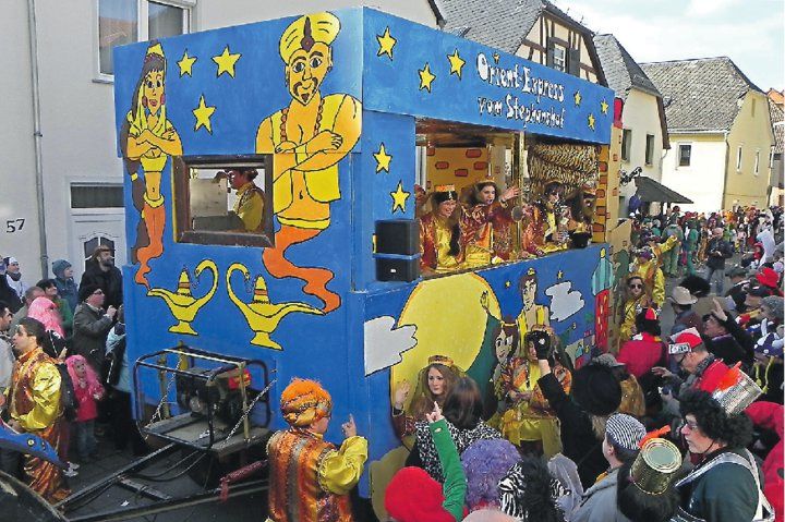 Farbenfroh war der „Orient-Express“ der Reiterfreunde Stephanshausen.