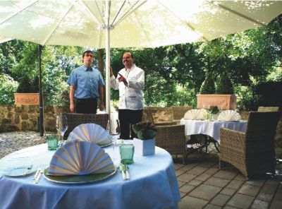 johan_lafer_und_kpmay_unter_may-schirm_dsc2663.jpg