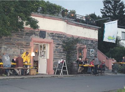 sw_43_2013_lo_zwibbelkuchenfest_1.jpg