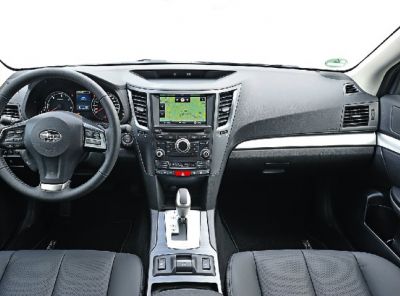 outback-2.0d-mj2013-interior-17.jpg