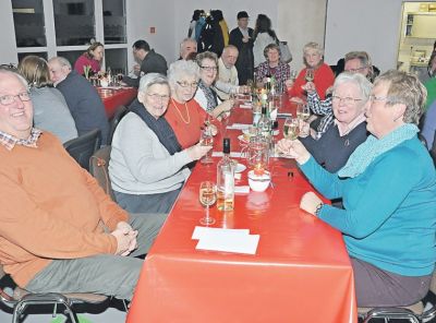 av_04_2015_ru_unterhaltung-beim-julienas.jpg
