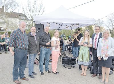 chk_16_2015_el_eroeffnung_weinprobierstand_1.jpg