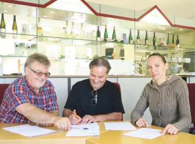 vertragsunterzeichnung-larocca-hilchenkeller.jpg