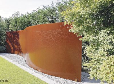 geschwungene-cortenstahl-wasserwand_klein.jpg