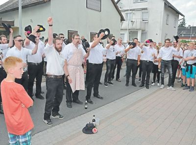 av_33_2016_ru_ueber-40-kerbemaedchen-1.jpg