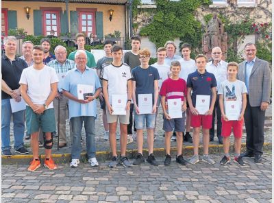 mh_23_2017_ki_sportlerehrung_1.jpg