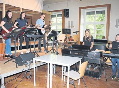 sf-24-2017-ge-rheingauschulekonzert1.jpg