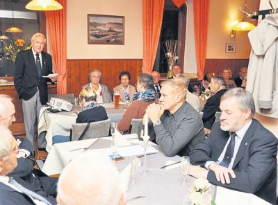 av_41_2017_ru_die-stoerche-gehen-von-bord-1.jpg
