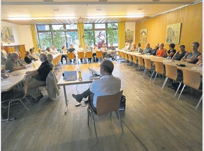 mh_24_2018_ki_gesprachbeimwein_1.jpg