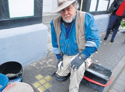 ak_44_2018_el_stolpersteine_1.jpg