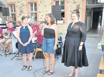 av_27_2019_ru_frohe-weinlaune-1.jpg