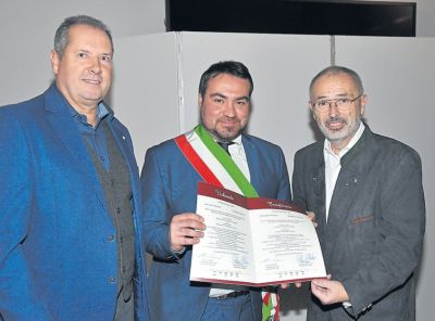 av_48_2019_ru_urkunden-besiegeln-die-partnerschaft-1.jpg